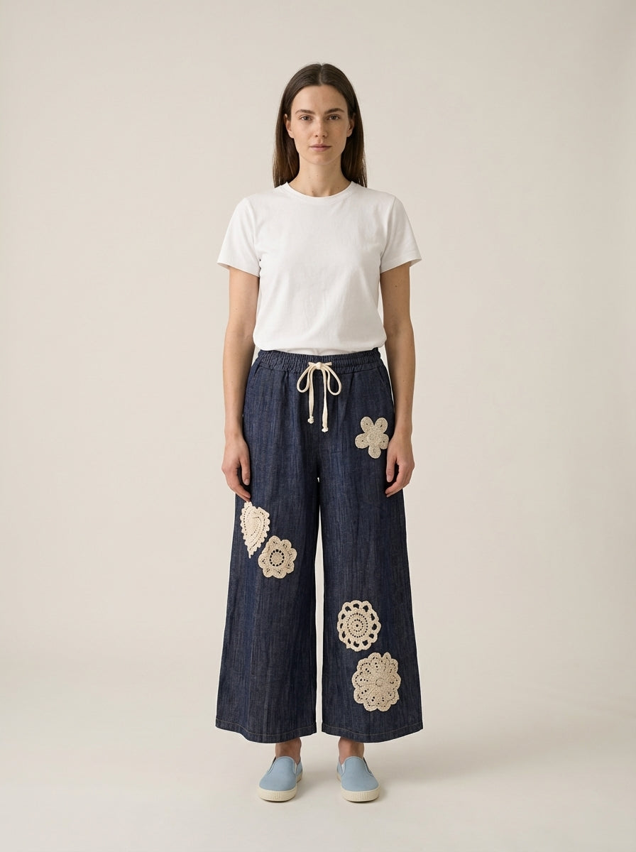 Wide Leg Jeans with Εmbroidered Flowers