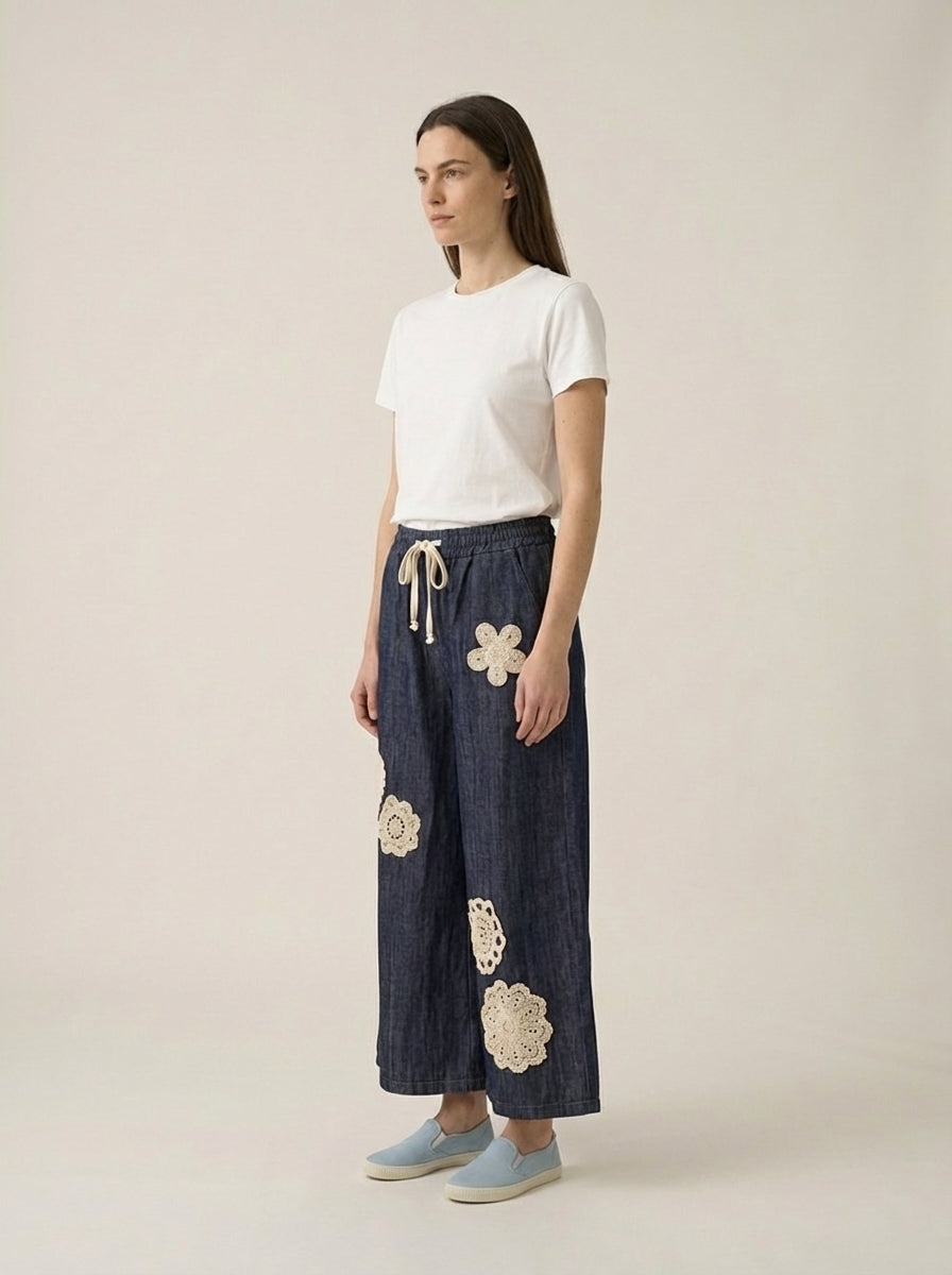 Wide Leg Jeans with Εmbroidered Flowers