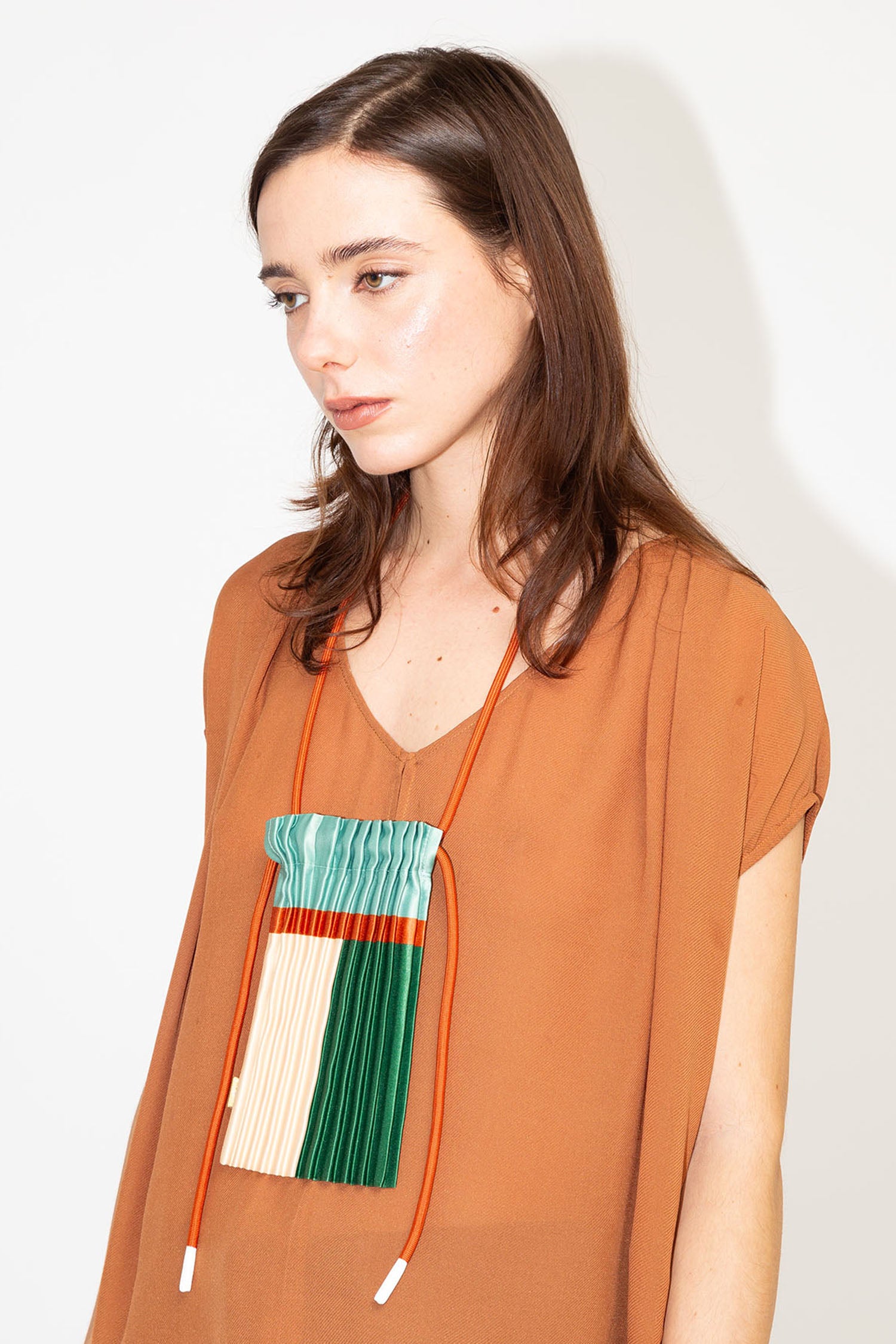 Satin pleated crossbody mini bag Emerald