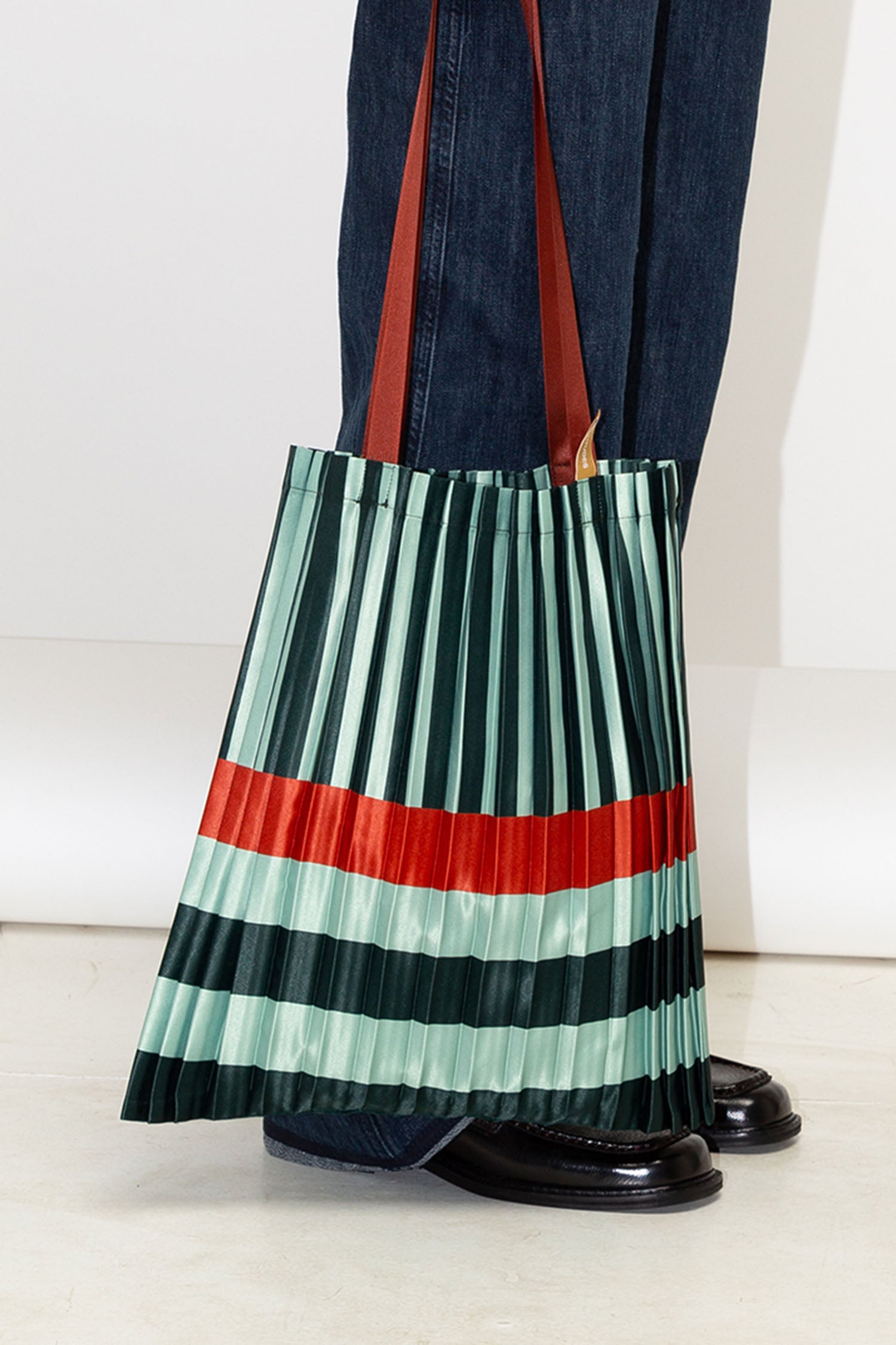 Satin pleated bag Smeralda