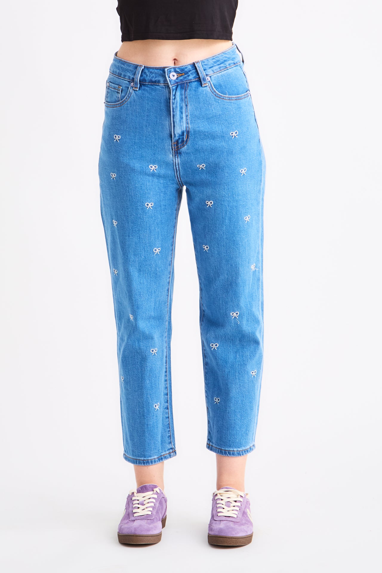 Jeans with embroidered bows