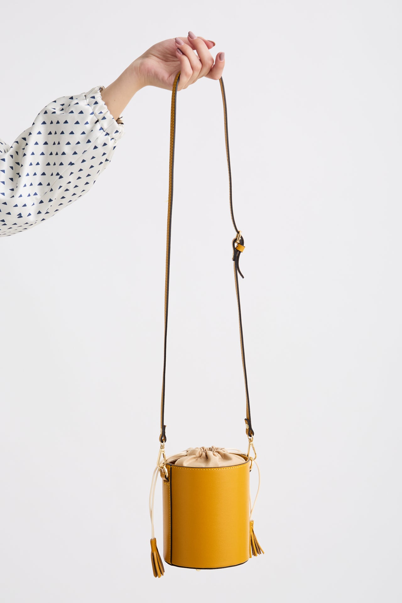 Yellow leather bucket bag - White lining